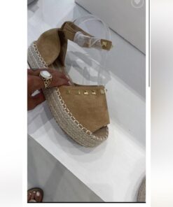 Sandalia tachas Camel número 40