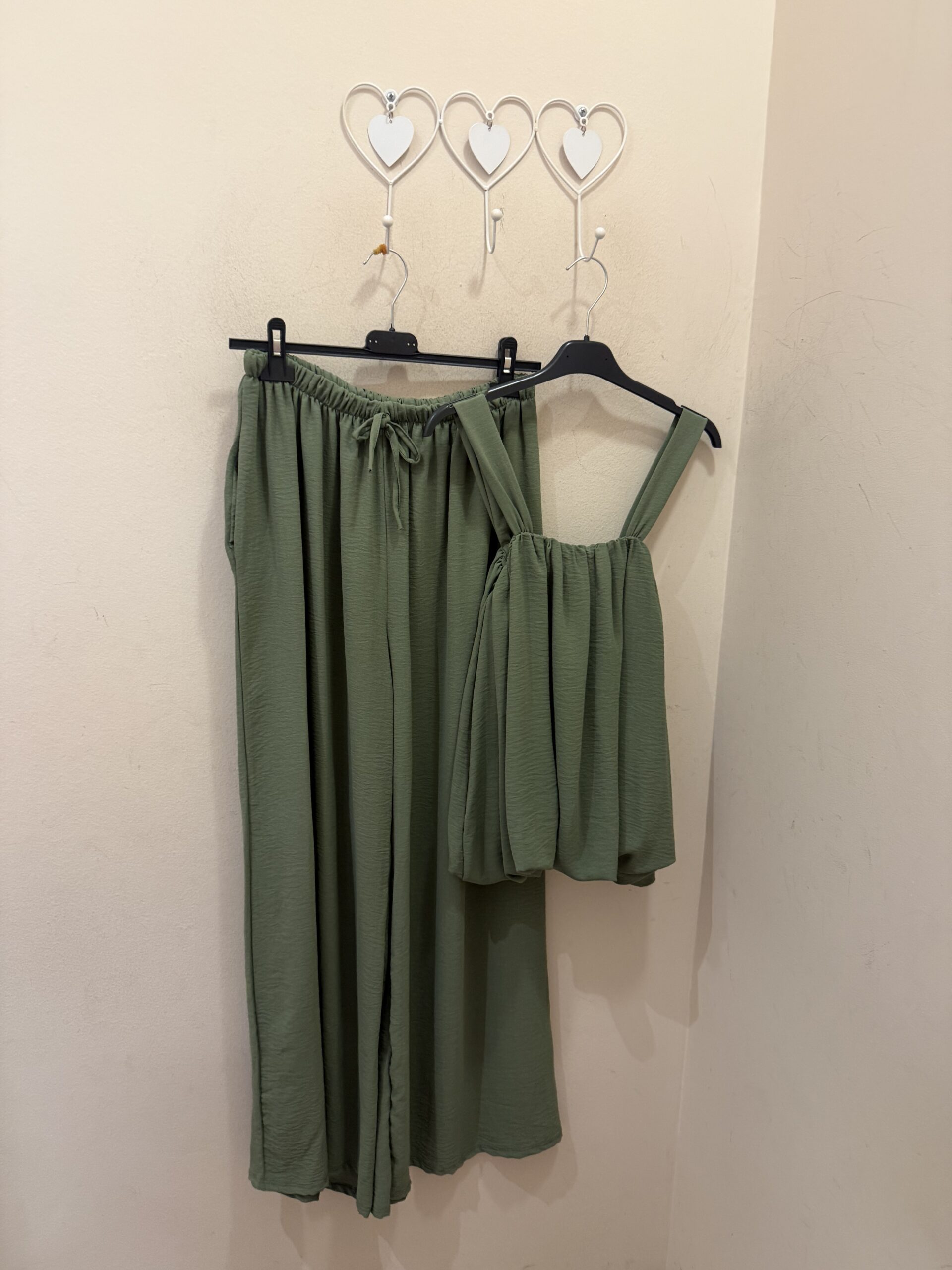 Conjunto kaki