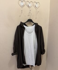 Chaqueta y camiseta