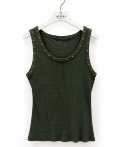 Camiseta de tirantes verde kaki con tachas doradas