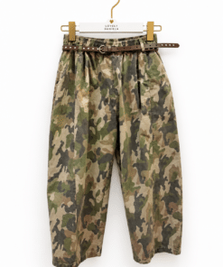 Pantalón camuflaje con cinturón