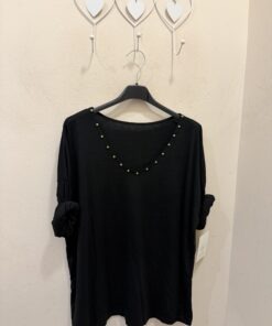 Camiseta pico tachas